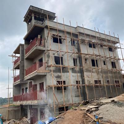 Immeuble en construction sur le projet Bangangté 1