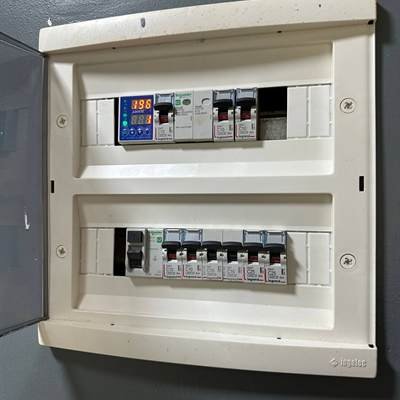 Tableau électrique modulaire équipé de ses protections, projet Kolanga