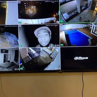 Écran de supervision affichant simultanément les flux des caméras installées