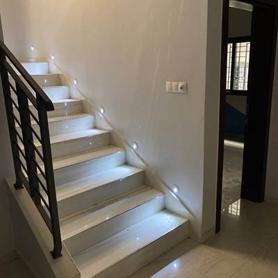 Escalier équipé d’un éclairage encastré, projet Simbock